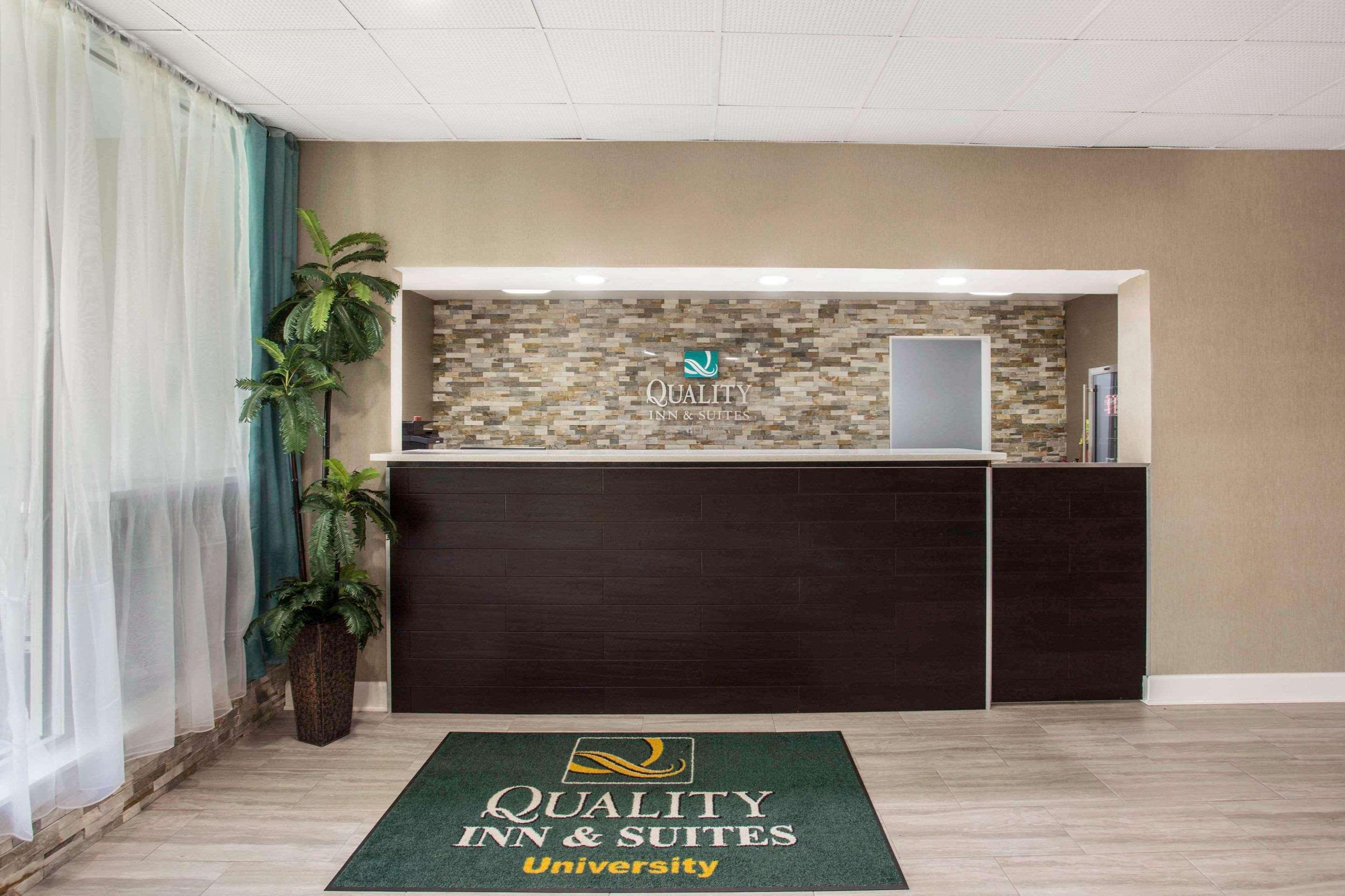 Quality Inn & Suites University Area Шарлът Екстериор снимка